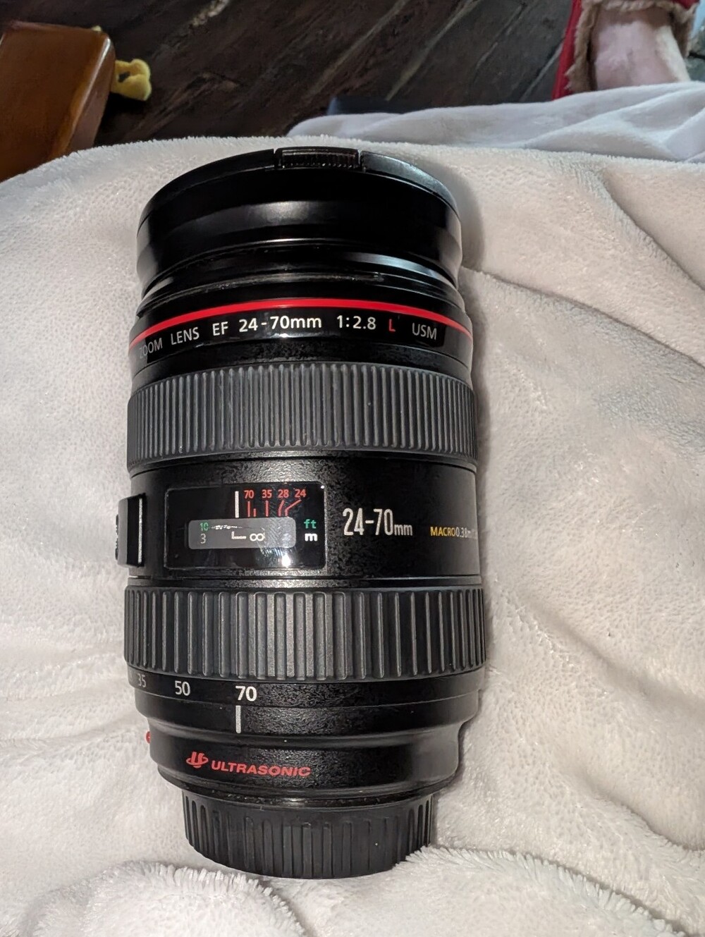 Canon EF 24-70mm f/2.8L USM – Excellent Condition - Picture 2 of 4